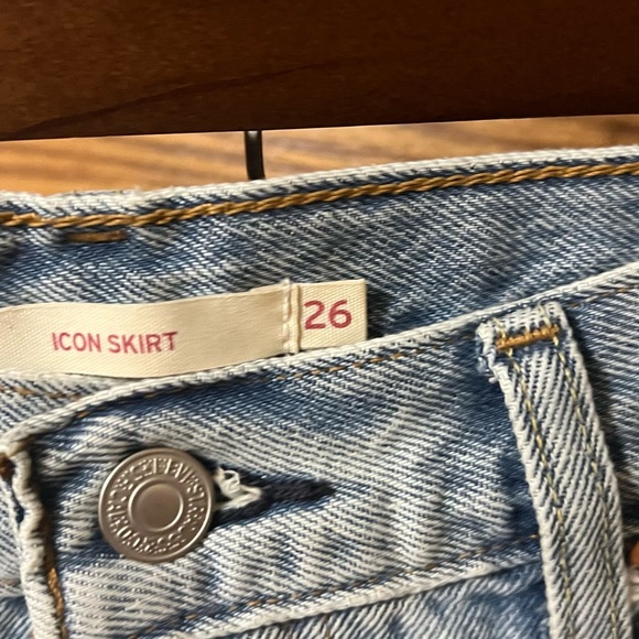 Levi's Classic Blue Denim Mini Skirt - Picture 3 of 4